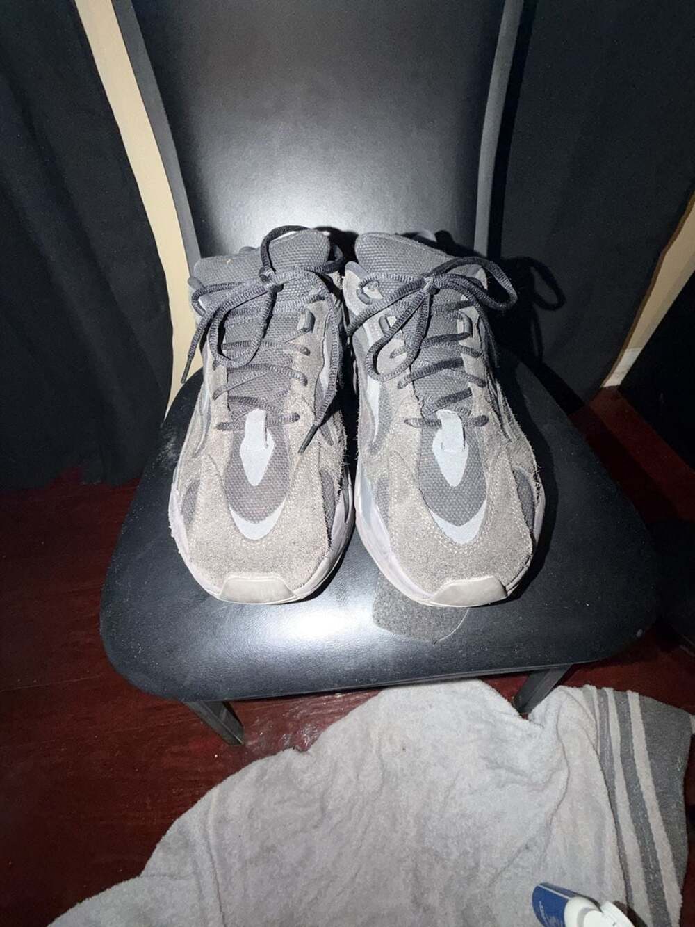 Adidas Yeezy Boost 700 V2 Vanta Sneakers